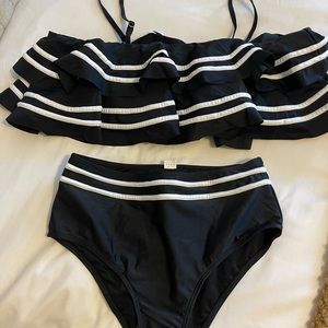Black 2 piece bathingsuit